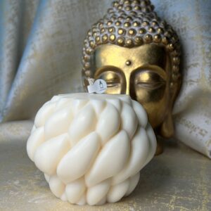 Luksuslik lehetekstuuriga küünal